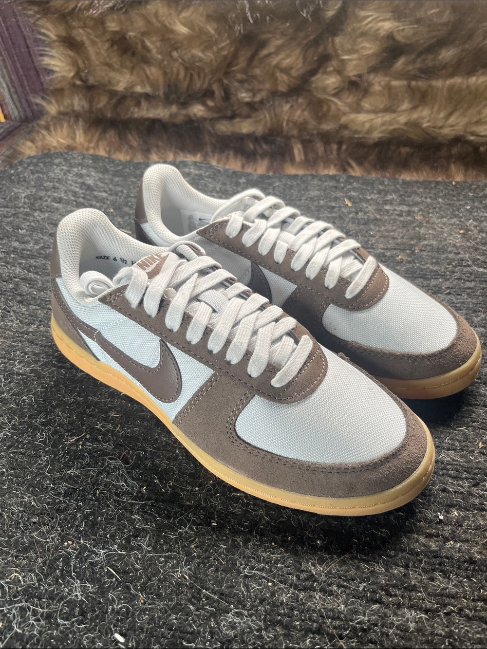 Nike Low-Top Sneakers in White, Brown and Gum